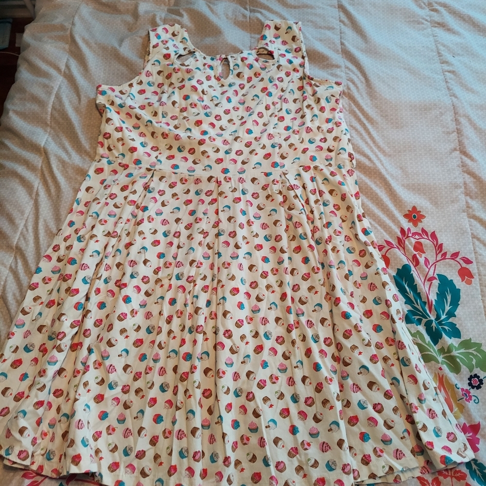 Lindy Bop 50s Cream Cupcake Print fit-n-flare dress UK 24/US 20